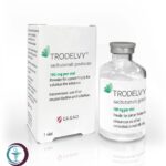 علبة كرتونية وقارورة حقن لدواء ترودلفي 200 mg Trodelvy المتاحة للشحن الطبي الموثوق من صيدلية اونكولوجيست في السعودية والرياض.