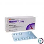 علبة كرتونية بيضاء وبشريط بنفسجي وشريط أقراص لدواء ريفولاد 25 mg Revolade المتاح للشحن الطبي الموثوق في السعودية والرياض.