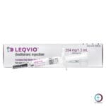 علبة كرتونية بيضاء بحزام أحمر وقارورة فيرينجكت 50 mg iron / ml Ferinject المتاحة للشحن الطبي الموثوق في السعودية والرياض.