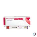 علبة كرتونية وقلم حاقن باللون الأبيض والأحمر لدواء كوسنتيكس 300 mg / 2 ml Cosentyx المتاح للشحن الطبي الموثوق في السعودية والرياض.