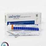 علبة كرتونية بيضاء وزرقاء مع أنبوب أندراكتيم جل موضعي Andractim المتاح للشحن الطبي الموثوق في السعودية والرياض.